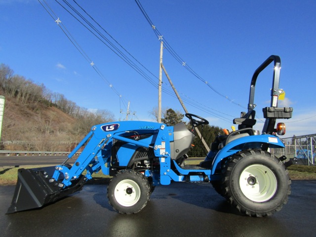  LS MT225S 4WD Tractor with Loader